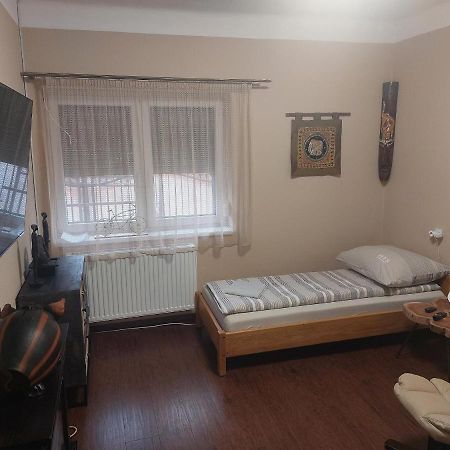 Feher Galamb Apartman Gyál Εξωτερικό φωτογραφία