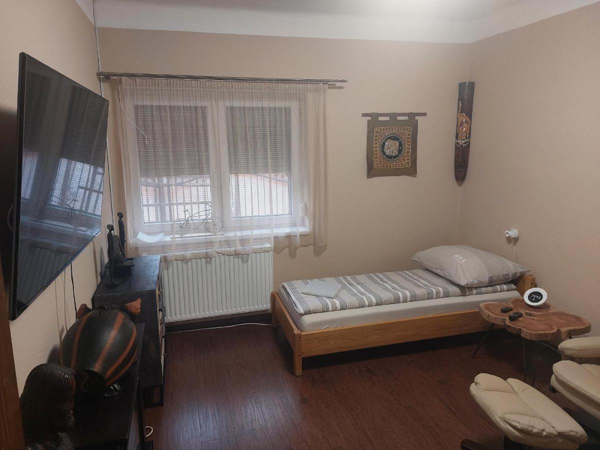 Feher Galamb Apartman Gyál Εξωτερικό φωτογραφία